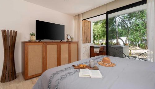 Junior Suite with Balcony