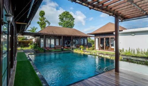 Suite Room with Pool View