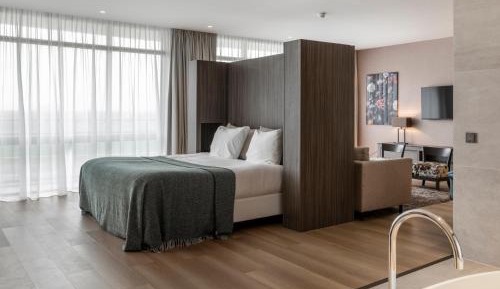 Wellness Suite with Sauna