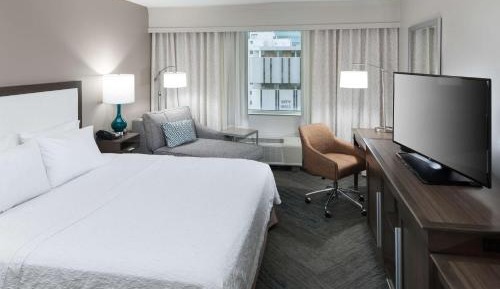 King Room with King Bed - Non-Smoking