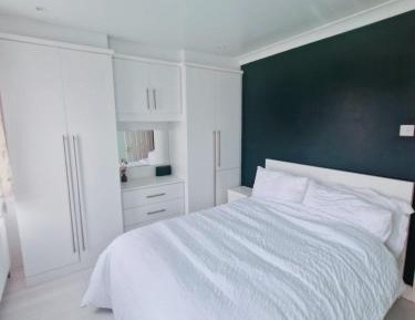 Basic Triple Room with Shared Bathroom