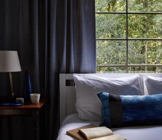 Deluxe Double Room with Bath - Pet Free