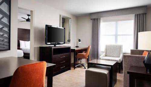One-Bedroom Queen Suite with Two Queen Beds - Non-Smoking