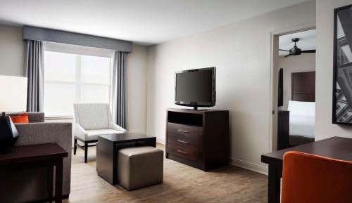 One-Bedroom King Suite - Non-Smoking