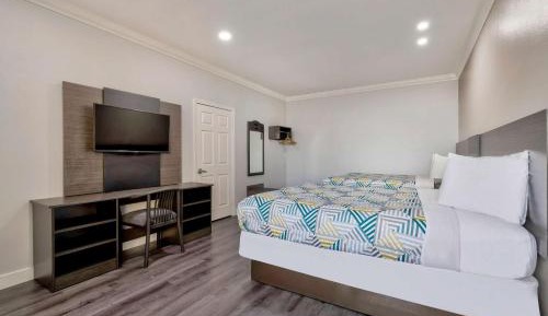 Queen Room with Two Queen Beds - Non-Smoking