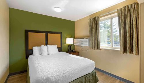 Queen Studio with Two Queen Beds - Non-Smoking