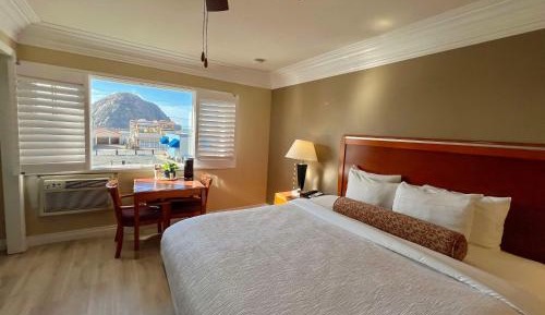King Room with Partial Ocean View - Non-Smoking