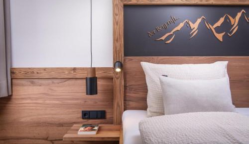 Three-Bedroom Apartment with Shower