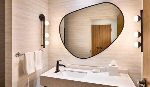 One-Bedroom King Suite