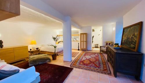 Suite #2 with Garden View