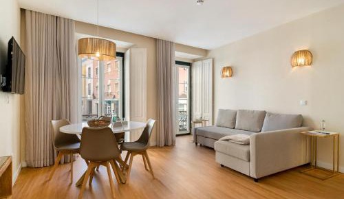 Deluxe Apartment
