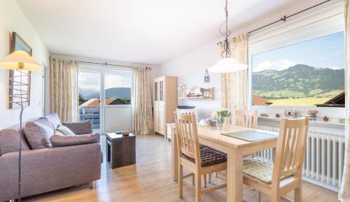Apartment with Mountain View