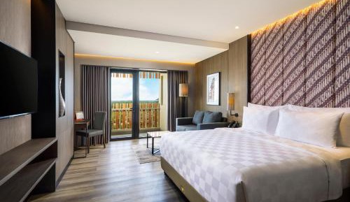 Deluxe Queen Room