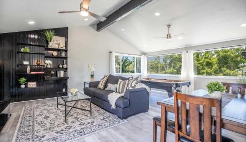 Deluxe Family Room