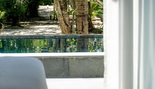 Premier Twin Pool Access