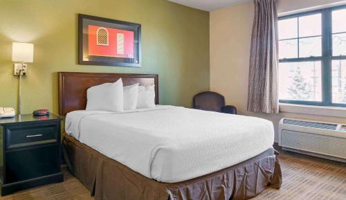 Queen studio with 1 Queen Bed - Disability Access/Non-Smoking
