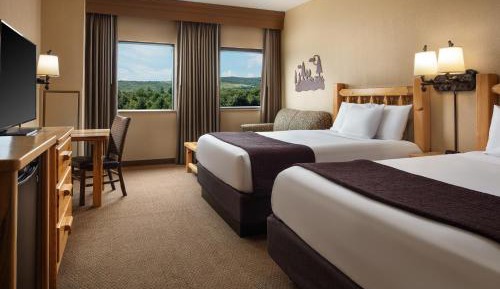 Double Queen Suite Accessible Bathtub 