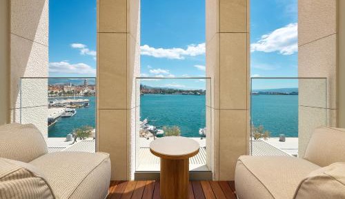 Premium King Room with Balcony and Sea View