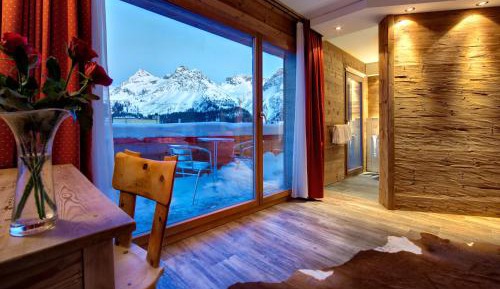 Deluxe Double Room with Mountain View