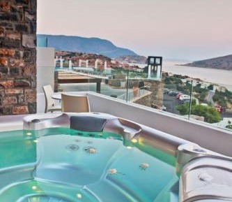 Deluxe Room with Jacuzzi and Sea View