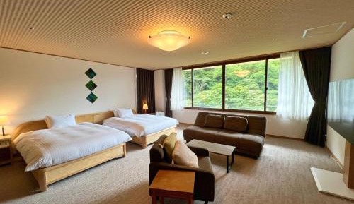 Suite with Mountain View