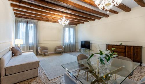 Superior Apartment with Canal View