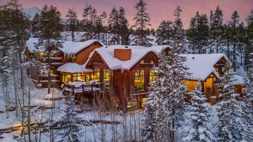 Seven-Bedroom Holiday Home