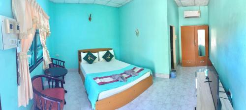 Standard Queen Room