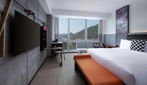 Deluxe King Room