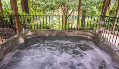 Jacuzzi Lodge