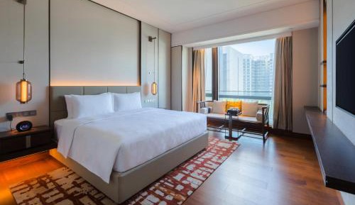 Standard King Room with Garden View