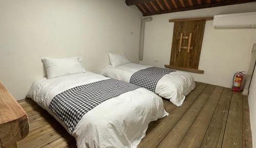 Quadruple Room with Private Bathroom