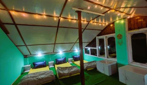 Single Bed in Male Dormitory Room with Shared Bathroom