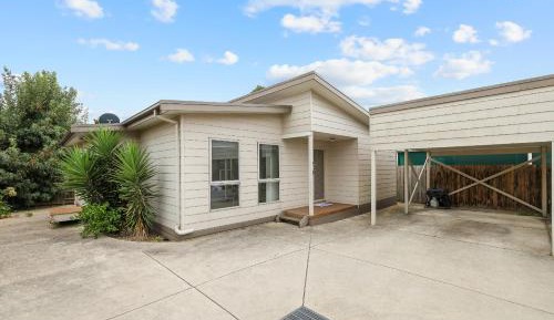 Three-Bedroom Holiday Home 