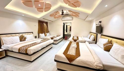Family Room with Garden View