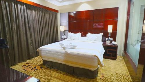 Royal Suite with 15 min head or foot massage ,2hrs conference meeting room , free night club !(subject to availability)