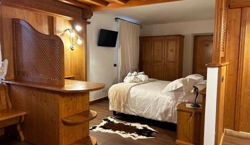 Suite with Hot Tub