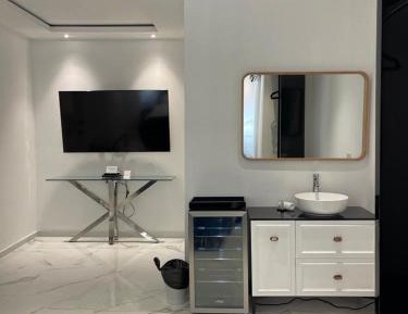 Deluxe King Suite