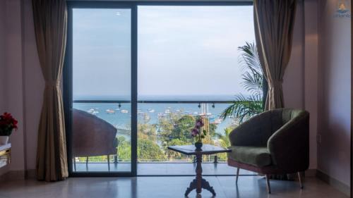 Double Room with Balcony and Sea View