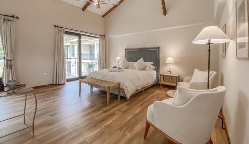 Queen Room with Balcony