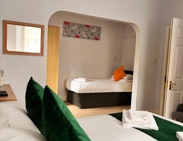 Family Room (2 Adults + 2 Children)