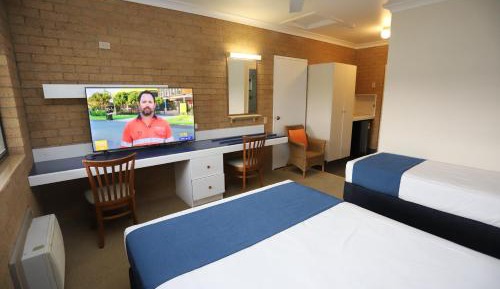 Twin Room Upstairs (No Pets)