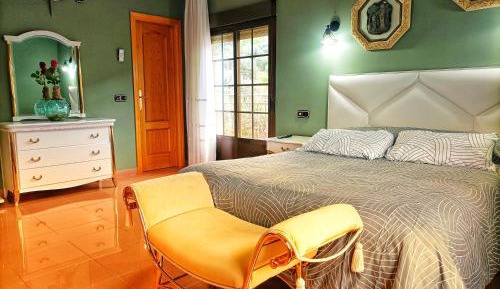 Deluxe Suite with Spa Bath