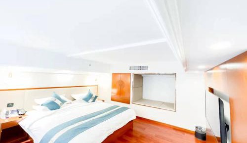 Light Double Room
