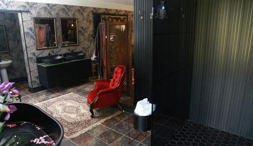 Deluxe King Suite