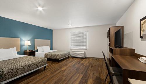 Queen Suite with Two Queen Beds and Tub - Disability Access/Non Smoking