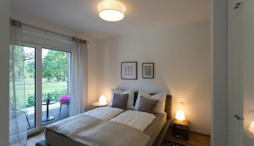 Apartment with Balcony and Air-Conditioning - 4