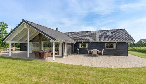 Four-Bedroom Holiday Home