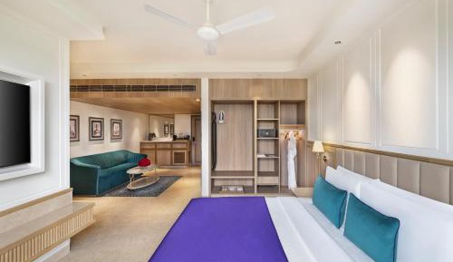 Executive King Room with Happy Hours 1 + 1 offer (On select Brands only).Timing : 1700hrs – 2000hrs and 10% discount on Spa
