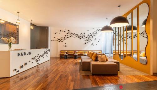 Master suite  with city view